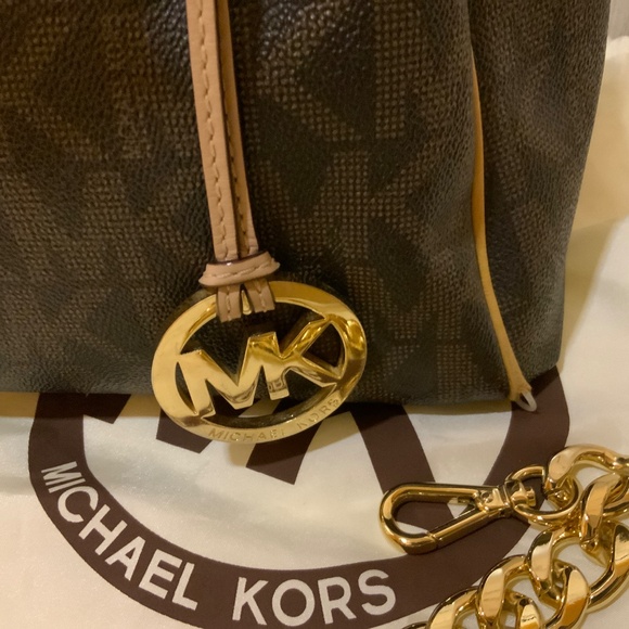 Michael Kors logo Cross Body Bag - Picture 10 of 11